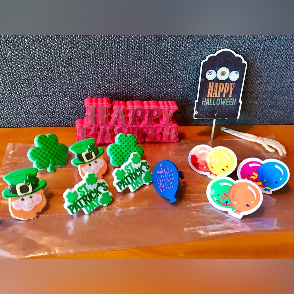 2/$10 Mix Holiday Cupcake Cake Plastic Ring Decorations Birthday Halloween Irish